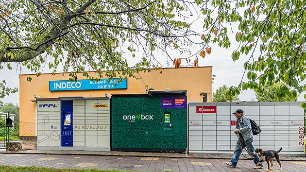Vdejn boxy v Jin nepsob zrovna vzhledn. Msto chce jednat s firmami, aby nkter pemstily. (10. z 2025)