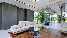 Mozaika na podlaze je z amerického oechu.