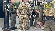 Federální agenti hlídkují v centru Chicaga. (28. záí 2025)