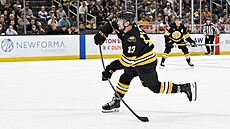 Útoník Bostonu Matj Blümel stílí v pípravném utkání proti Philadelphii.