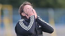 Trenér Jihlavy Marek Jarolím reaguje v utkání MOL Cupu proti Dukle.