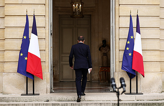 Francouzský premiér Sébastien Lecornu po 27 dnech v úadu rezignoval. (6. íjna...