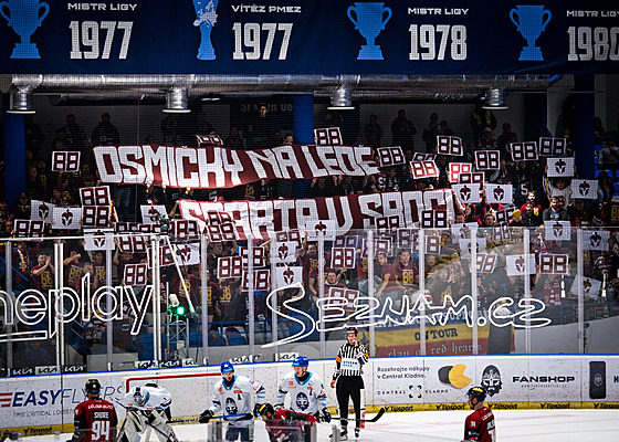 Choreo fanouk Sparty pro bývalého kapitána Miroslava Formana, který v lét...