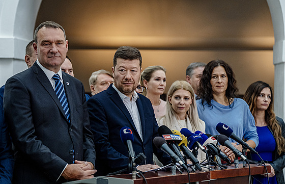 Tisková konference po ustavující sch�zi poslaneckého klubu SPD. (7. �íjna 2025)