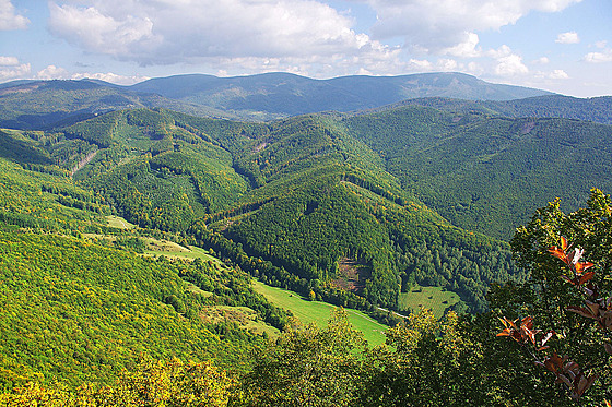 Heben Stolica (1 474 m), bezejmenný vrch (1 396 m) a Kohút (1 409 m) z...