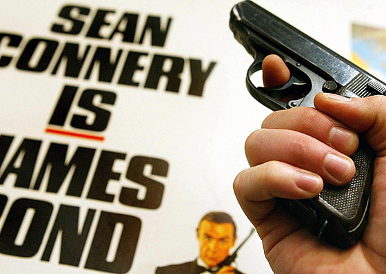 Plakát Jamese Bonda.