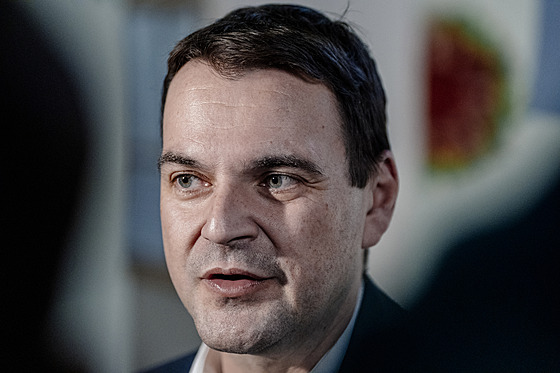 Lídr Motorist Petr Macinka odvolil s rodinou v Praze