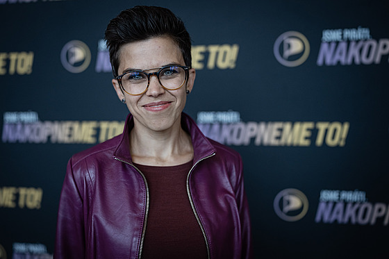 Volební táb pirátské strany. Praha Hl. nádraí, Fantv sál. Olga Richterová....