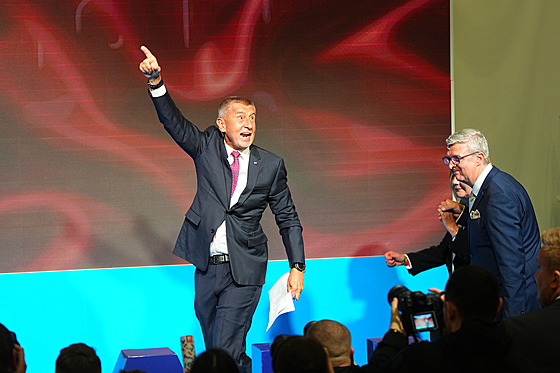 Ve volebním tábu hnutí ANO na Chodov se zaíná slavit vítzství v...