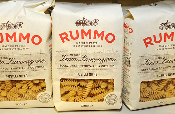 Balení fusilli od italského výrobce tstovin Rummo, který vznikl ji v roce...