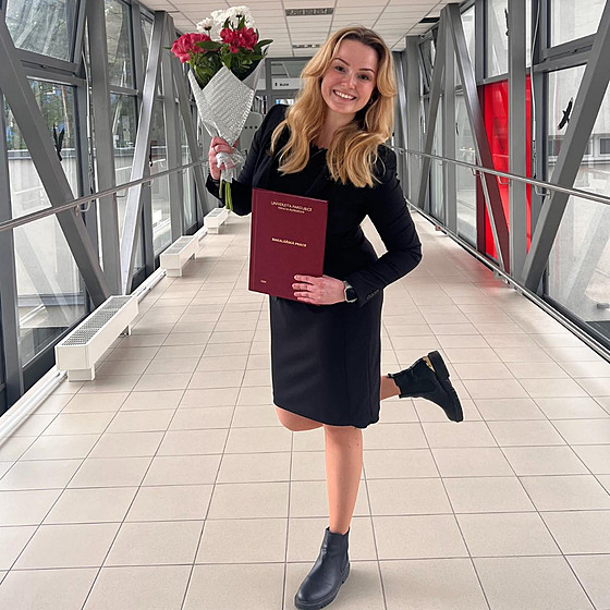 Aneka Nedomová má bakaláský titul z pardubické univerzity a momentáln...