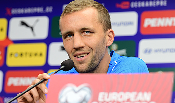 Tomá Souek, kapitán eské reprezentace, na tiskové konferenci ped...