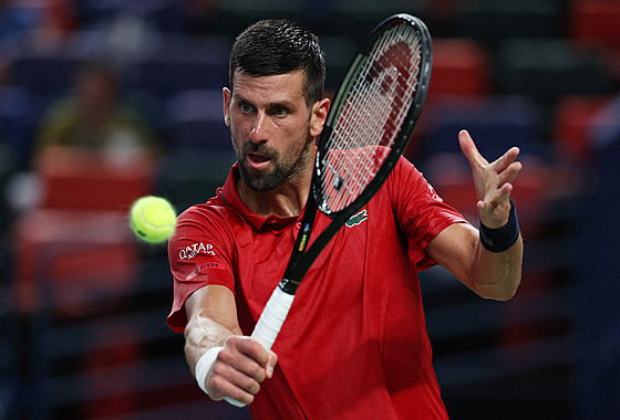 Novak Djokovi ve tetím kole turnaje v anghaji.