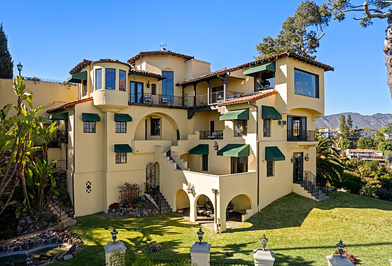 Vila je postavená v roce 1929 ve stylu panlského obrození.