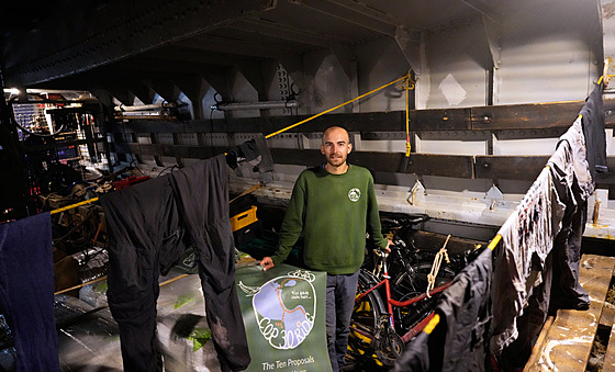 Skupina plující lodí Avontuur z Lisabonu do Brazílie.  (8. íjna 2025).