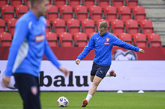 eský útoník Matj Vydra na tréninku ped utkáním proti Chorvatsku.