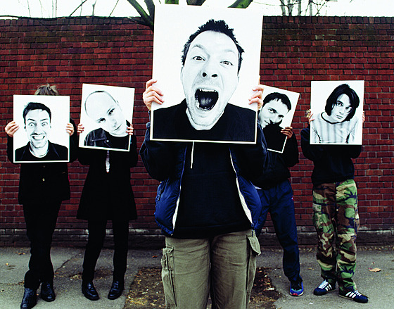 Kapela Radiohead v asech propagace tetí desky OK Computer (1997)