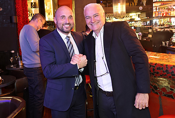 Volební úspch. Hejtman a poslanec Kamal Farhan (vpravo) a primátor Plzn Roman...