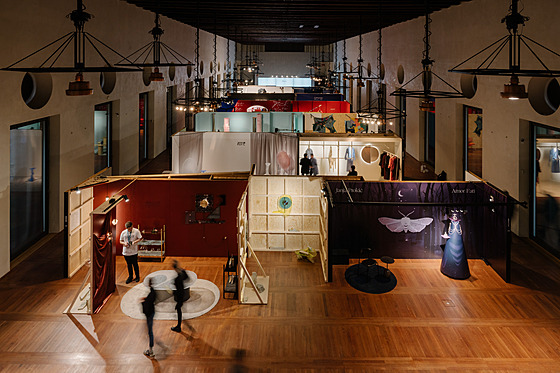 Píprava výstavních prostor Designblok v Jízdárn Praského hradu v roce 2024