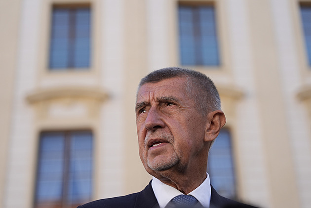 Proč nevydat Okamuru a Babiše: kauzy jsou na vodě