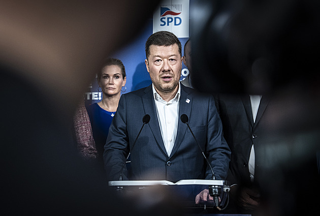 Povolební jednání se rozbíhají. Babiš sedl do auta, spěchá na setkání s Motoristy