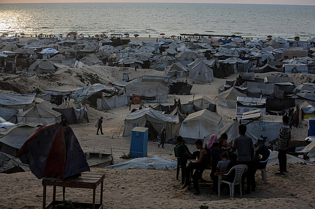 Revoluce v nouzovém bydlení. Místo stanů staví domovy z betonového plátna