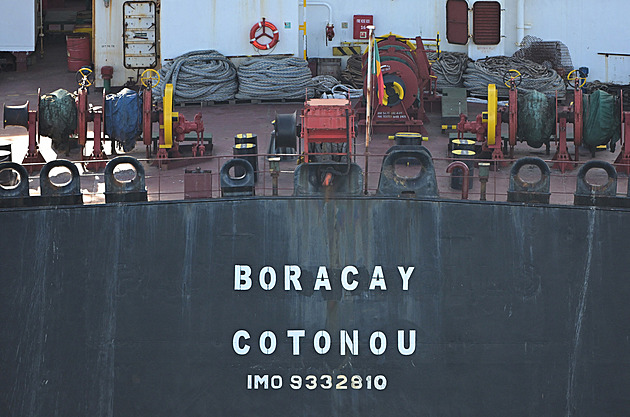 Francie bude soudit kapitána lodi ze zadržené ruské lodi, odmítl výzvu armády