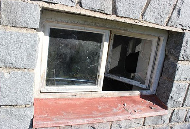 estnáctiletí mladíci mají na svdomí násilné vloupání do rzných objekt,...