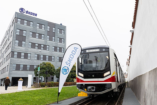 Česká Škoda Group dodá bulharské Sofii moderní metro. V Plzni ukázala první soupravu