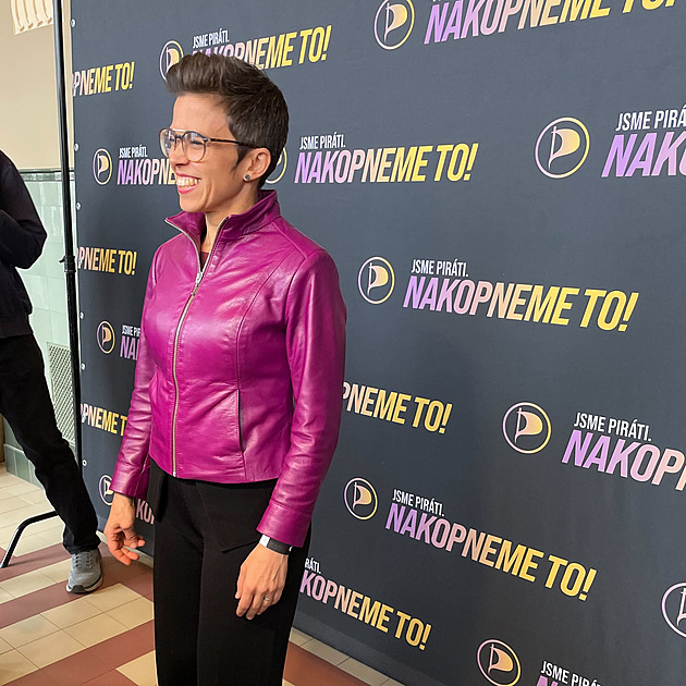 Na pirátskou párty na nádraží dorazili Hřib s Bartošem. „Máme osm!“ vítal je jásot