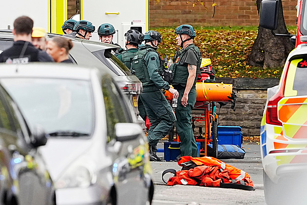 V Manchesteru najel útočník do lidí před synagogou, dva lidé zemřeli