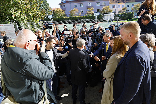 Fiala kroužkoval. Úspěchem bude setrvání ve vládě, míní a apeloval na voliče