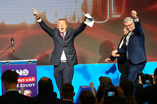 Krach extrémů i morálního kýče. Referendum o kabinetu Petra Fialy skončilo zřetelným vzkazem