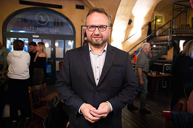 Máma by mě řezala, řekl Šťastný k Turkovu videu s doutníkem a větrníky
