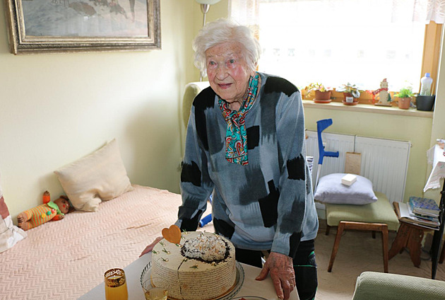 Blaena Strachotová pi oslav narozenin, letos ji bylo 108 let.