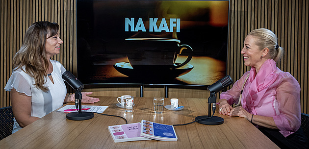 Obličejová jóga naducané rty nenahradí, ale omladí vás přirozeně