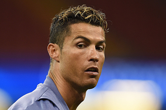 Ronaldo po sauně ukázal vypracovanou postavu. Zareagoval i miliardář Musk