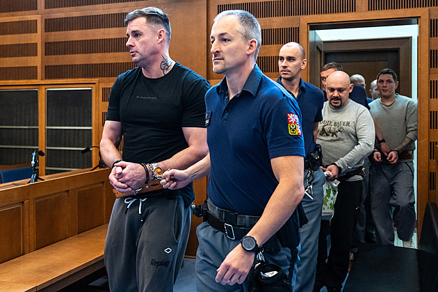 „Rád bych vrátil peníze, ale nic jsem nezískal.“ Tresty pro falešné bankéře platí