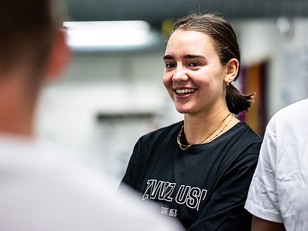 Francouzsk� rozehr�va�ka Pauline Astierov� na tr�ninku ZVVZ USK Praha.