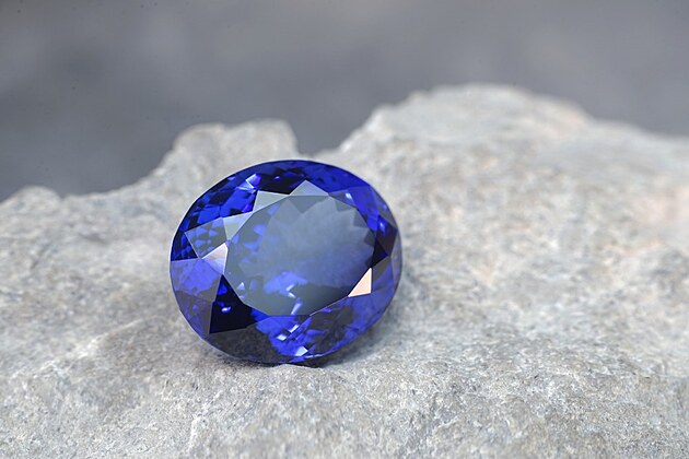 �e�i v nejist� dob� objevuj� kouzlo investi�n�ho zlata a diamant�