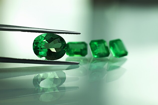 �e�i v nejist� dob� objevuj� kouzlo investi�n�ho zlata a diamant�
