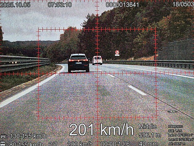 Polský idi v nmeckém Volkswagenu peláil po D1 ku Praze rychlostí pes 200...