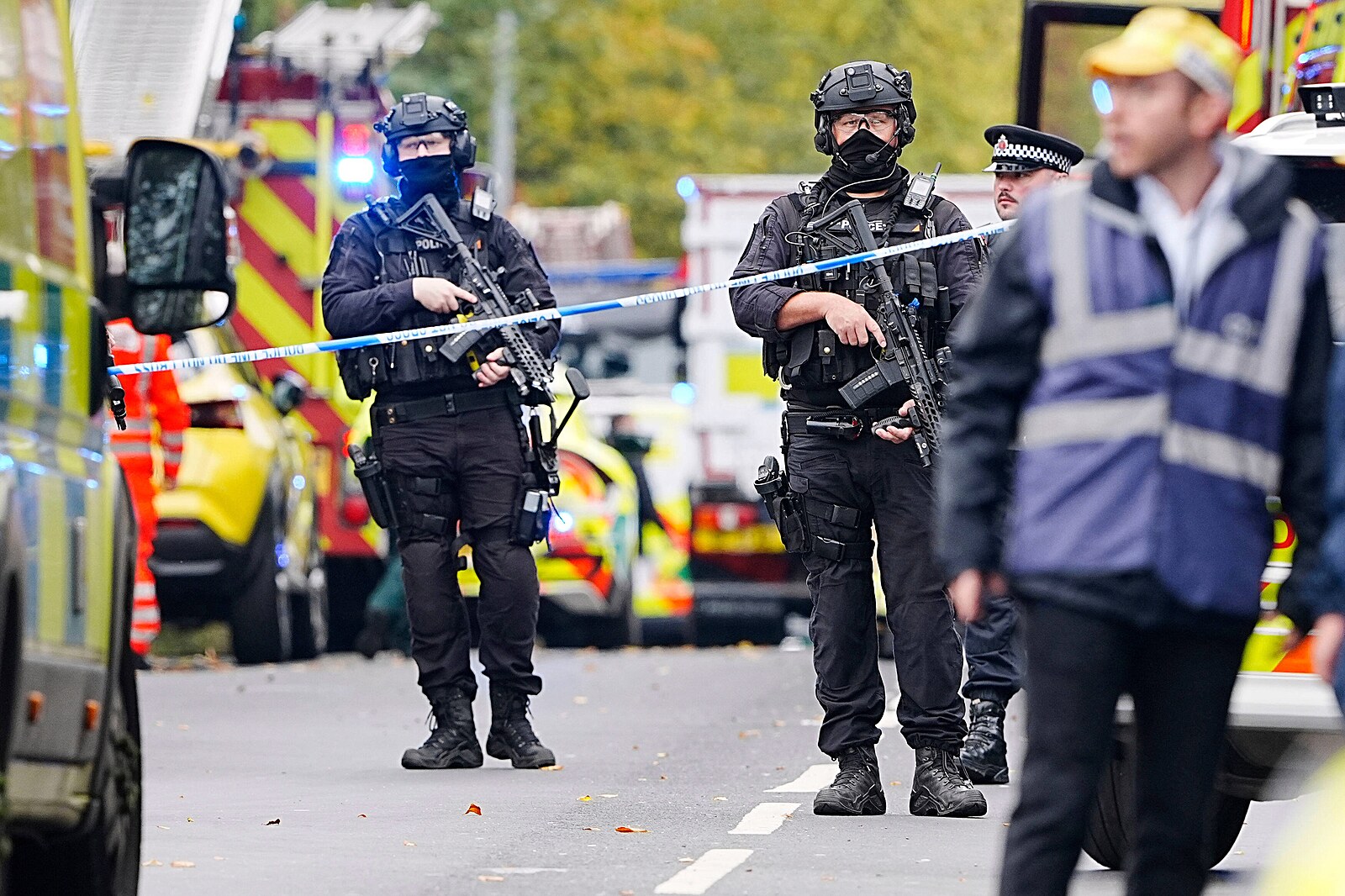 V Manchesteru najel útočník do lidí před synagogou, dva lidé zemřeli
