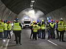 V tunelech Panensk a Libouchec na dlnici D8 u st nad Labem technici...