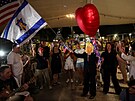 Reakce obyvatel� Tel Avivu po oznámení Donalda Trumpa, �e Izrael a Hamas se...