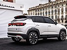 Stilnovo 5 je 4,3 metru dlouhé SUV vybavené p�epl�ovaným benzinovým motorem 1,4...