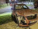 Ve zlnsk ulici Partyznsk vjel automobil skrz sklennou stnu a do pzem...