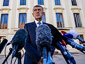 Prezident Petr Pavel pijal na jednání Andreje Babie. (5. íjna 2025)