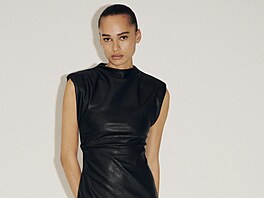 Py�níte se �tíhlými no�kami? Pak jsou pro vás jako stvo�ené mini �aty z imitace...