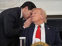 Americký ministr zahranií Marco Rubio a prezident Donald Trump (8. íjna 2025)